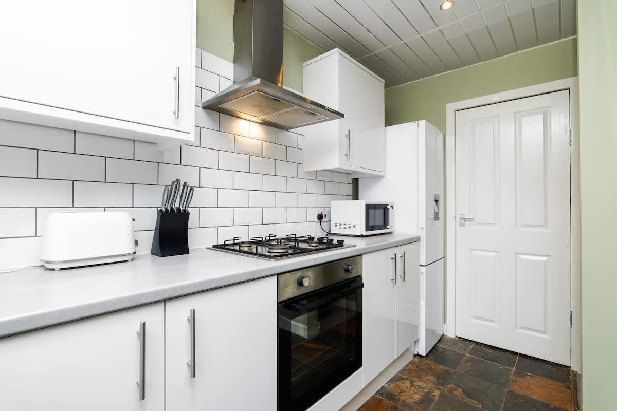 Comfortable 3BR House Glenrothes | Parking | WiFi4